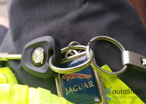 2000 Jaguar Xk8 from USA, damaged, VIN SAJJA42C5YNA10364